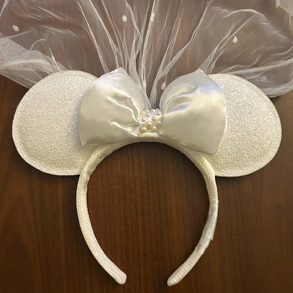 Disney White Minnie Mouse Ears with Veil - Picture 3 of 10
